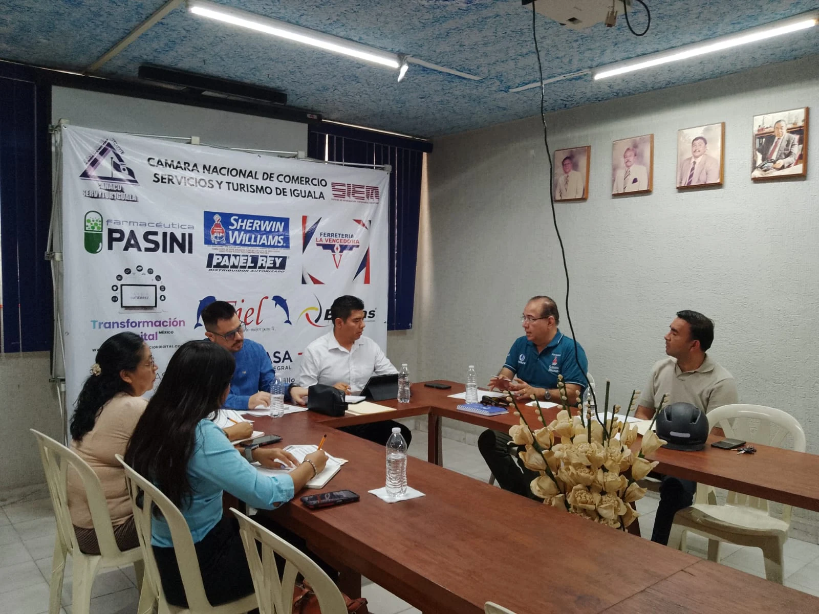 Sesión de trabajo del Comité Ejecutivo en las oficinas de CANACO Iguala